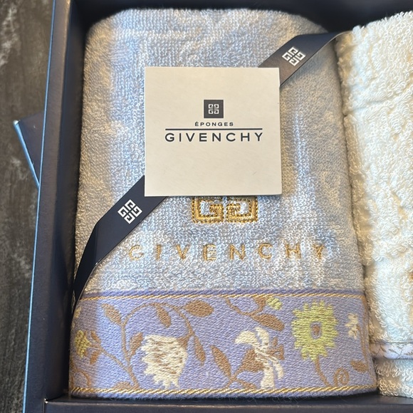 Givenchy Hand Towels - Picture 2 of 3